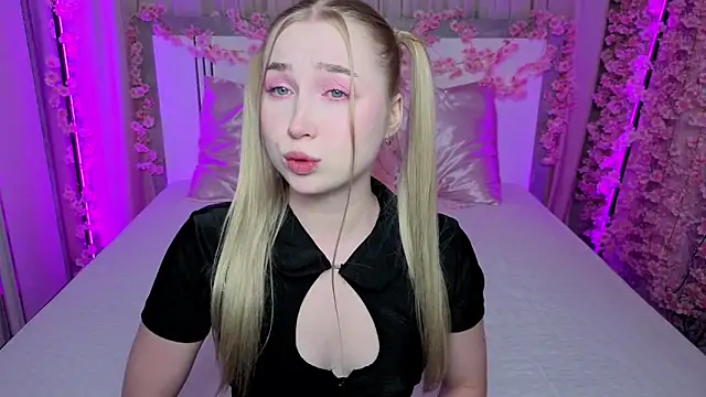 LilyStarlight online show from June 13, 2026, 4:21 am