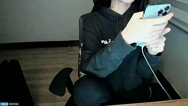 Snapshot of Ayase_momo chatting on January 19, 2025, 4:12 am Ayase momo online show from January 19, 2025, 4:12 am