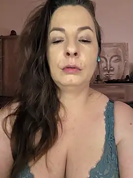 cristalines online show from May 10, 2026, 2:22 pm