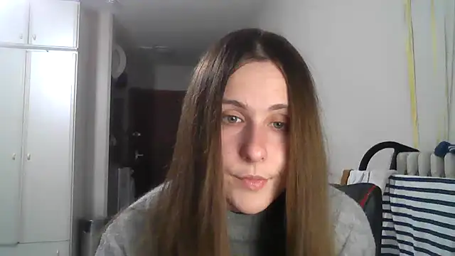Snapshot of Emma_just chatting on December 13, 2024, 4:49 pm Emma just online show from December 13, 2024, 4:49 pm
