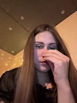 Snapshot of Emma_just chatting on March 17, 2025, 5:27 pm Emma just online show from March 17, 2025, 5:27 pm