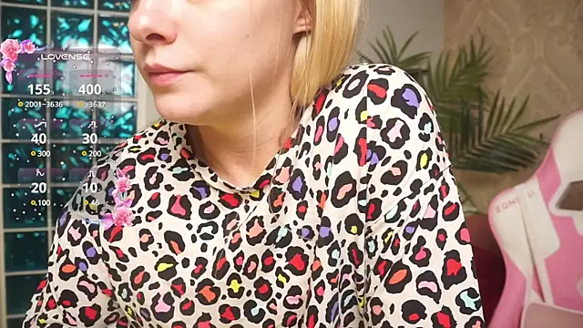 Snapshot of 01_lili_01 chatting on December 7, 2024, 12:02 pm 01 lili 01 online show from December 7, 2024, 12:02 pm