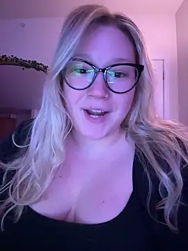 Snapshot of PiggyRose chatting on March 15, 2025, 12:47 am PiggyRose online show from March 15, 2025, 12:47 am