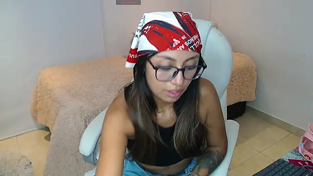 Snapshot of Gabi_morales chatting on December 5, 2024, 3:04 am Gabi morales online show from December 5, 2024, 3:04 am