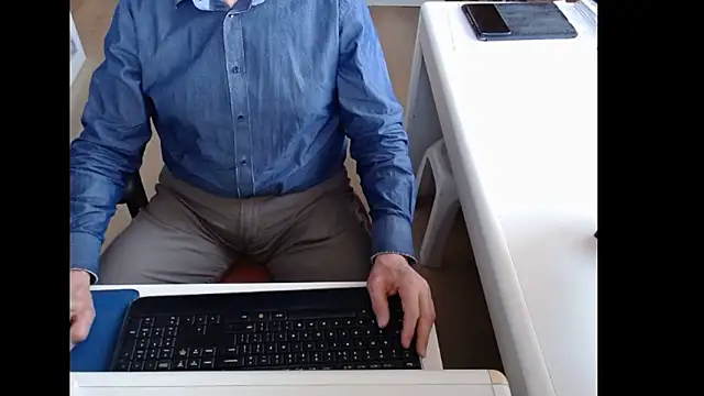 dutchpornking online show from March 15, 2026, 8:09 am