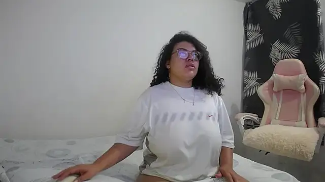 mabigomez00 online show from November 15, 2025, 9:28 am