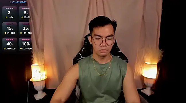 Snapshot of 000batman000 chatting on February 13, 2025, 12:57 am 000batman000 online show from February 13, 2025, 12:57 am