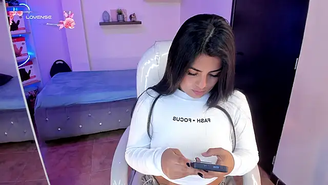 Catalinaa martinez online show from December 13, 2024, 8:26 pm