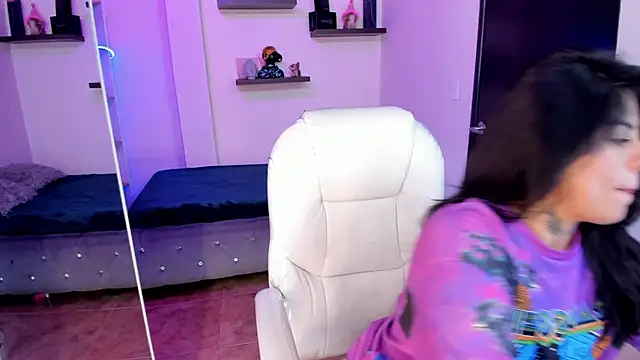 Catalinaa martinez online show from February 3, 2025, 7:31 pm