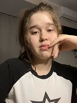 Snapshot of HornyGirlH chatting on January 31, 2025, 3:30 am HornyGirlH online show from January 31, 2025, 3:30 am