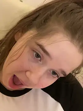 Snapshot of HornyGirlH chatting on February 3, 2025, 2:36 am HornyGirlH online show from February 3, 2025, 2:36 am