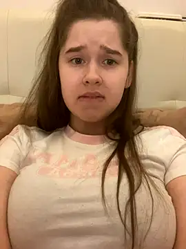 Snapshot of HornyGirlH chatting on October 3, 2025, 10:18 pm HornyGirlH online show from October 3, 2025, 10:18 pm