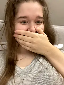 HornyGirlH online show from December 4, 2025, 1:48 am