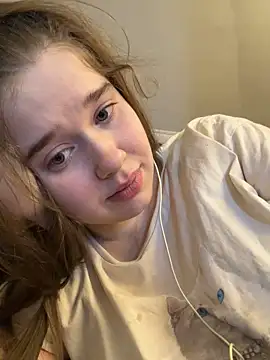 HornyGirlH online show from May 18, 2026, 4:07 am
