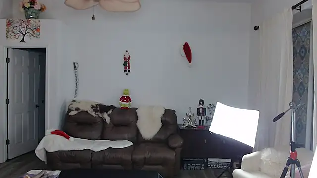 SindeeDix online show from December 21, 2024, 3:09 pm