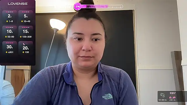 ariahastings942 online show from April 18, 2026, 12:31 pm