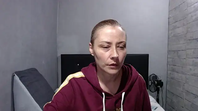 Snapshot of cataanderson_ chatting on April 7, 2026, 10:48 am cataanderson online show from April 7, 2026, 10:48 am