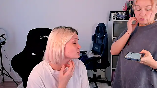 hotblonds online show from December 22, 2025, 11:29 am