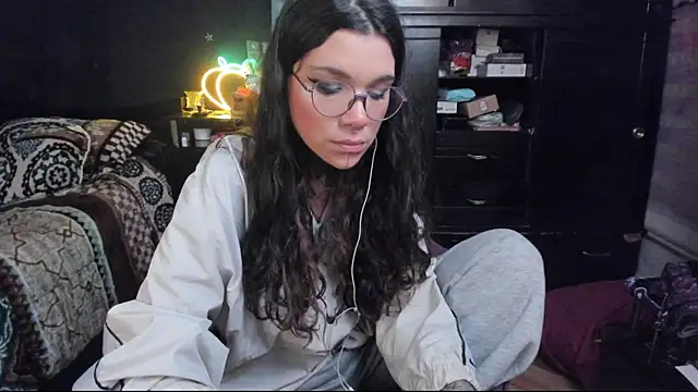 Snapshot of Lilmarieee chatting on January 25, 2025, 12:48 am Lilmarieee online show from January 25, 2025, 12:48 am