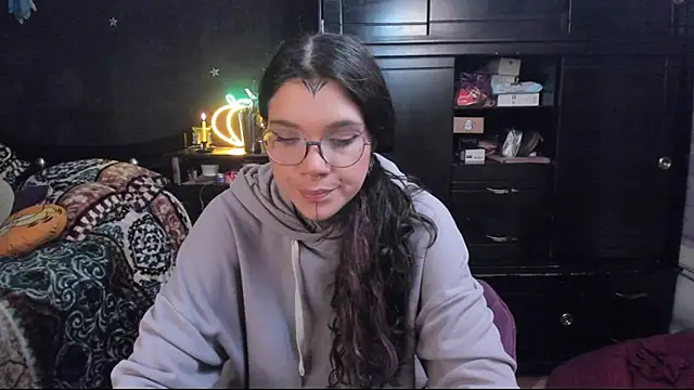 Snapshot of Lilmarieee chatting on February 14, 2025, 9:53 pm Lilmarieee online show from February 14, 2025, 9:53 pm