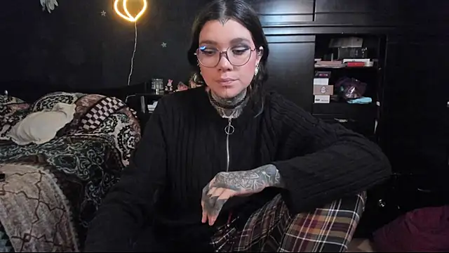 Snapshot of Lilmarieee chatting on March 14, 2025, 10:38 pm Lilmarieee online show from March 14, 2025, 10:38 pm