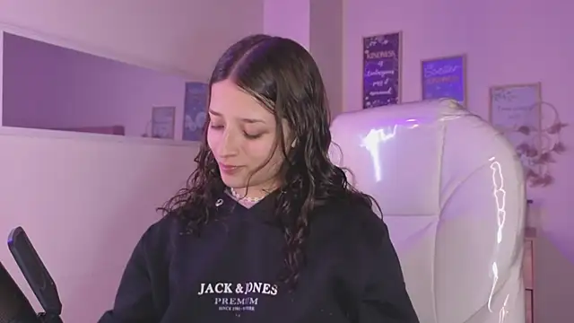 Amaia Daniells online show from October 2, 2025, 3:24 am