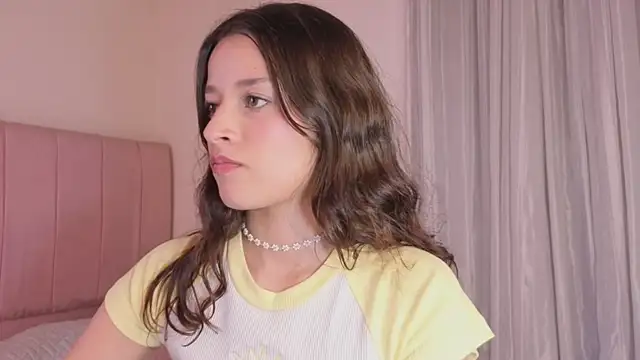 Amaia Daniells online show from December 3, 2025, 4:20 am