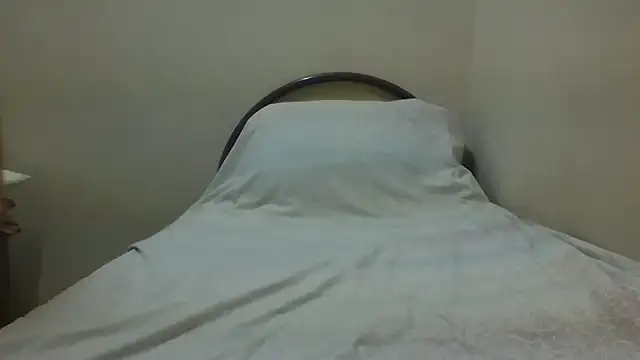 Snapshot of Annerae chatting on December 8, 2024, 5:01 pm Annerae online show from December 8, 2024, 5:01 pm