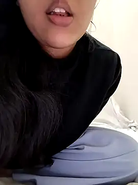 Snapshot of Annerae chatting on March 18, 2025, 10:58 pm Annerae online show from March 18, 2025, 10:58 pm