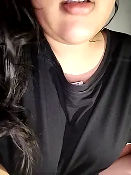 Snapshot of Annerae chatting on October 31, 2025, 5:14 pm Annerae online show from October 31, 2025, 5:14 pm