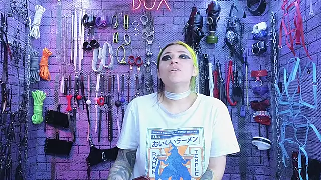 PANDORANEZZ online show from February 20, 2025, 8:36 pm