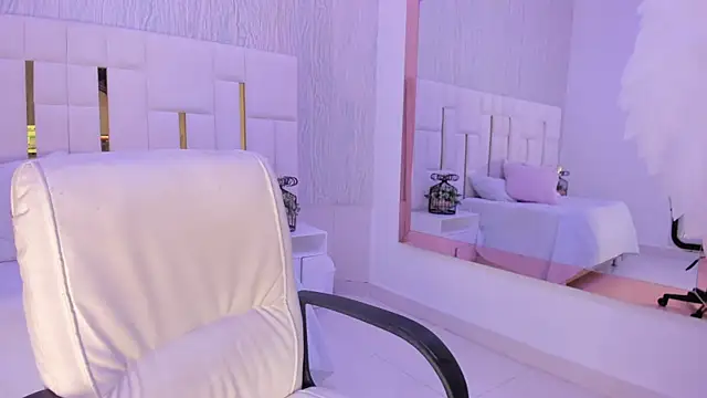 Snapshot of Meghan_stonne_ chatting on October 25, 2025, 6:57 pm Meghan stonne online show from October 25, 2025, 6:57 pm