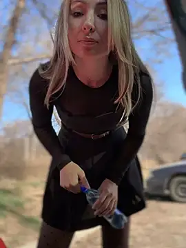 Snapshot of YOUR-KARINA chatting on March 18, 2025, 9:42 am YOUR-KARINA online show from March 18, 2025, 9:42 am