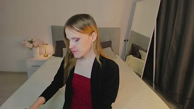 EffieMinki online show from December 1, 2025, 11:04 am