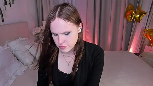 Snapshot of EffieMinki chatting on June 30, 2026, 9:27 pm EffieMinki online show from June 30, 2026, 9:27 pm