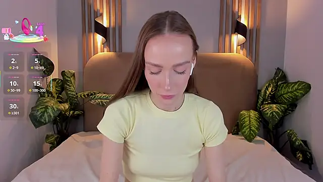 Kira Quinn online show from November 13, 2025, 7:29 am