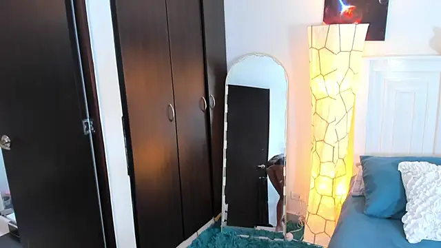 SarahCinnamon- online show from March 3, 2025, 7:28 pm