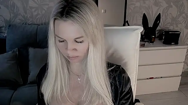 Snapshot of EvaRelusionJ chatting on October 29, 2025, 2:25 am EvaRelusionJ online show from October 29, 2025, 2:25 am