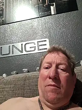 tomtom111111 online show from November 13, 2025, 3:55 pm