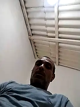 Snapshot of Henrifalcao chatting on October 15, 2025, 2:11 am Henrifalcao online show from October 15, 2025, 2:11 am