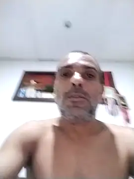 Snapshot of Henrifalcao chatting on October 17, 2025, 9:39 pm Henrifalcao online show from October 17, 2025, 9:39 pm