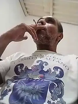 Snapshot of Henrifalcao chatting on October 18, 2025, 9:59 pm Henrifalcao online show from October 18, 2025, 9:59 pm