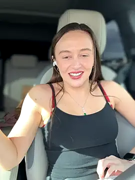 lunagirl13 online show from December 17, 2025, 7:31 pm