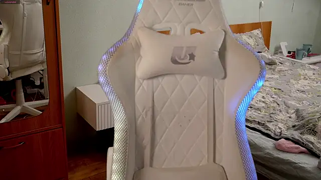 ho1yho1e online show from February 25, 2026, 5:55 pm