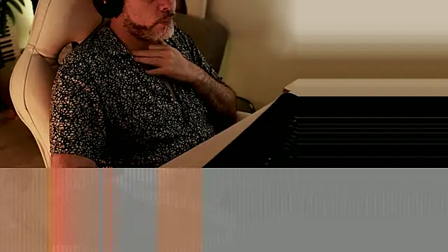 Snapshot of Sanders_White chatting on December 22, 2024, 10:04 pm Sanders White online show from December 22, 2024, 10:04 pm