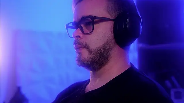 Snapshot of Sanders_White chatting on December 18, 2025, 4:29 am Sanders White online show from December 18, 2025, 4:29 am