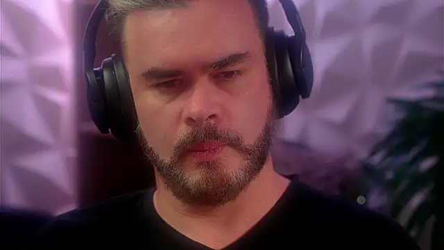 Snapshot of Sanders_White chatting on January 7, 2026, 3:42 am Sanders White online show from January 7, 2026, 3:42 am