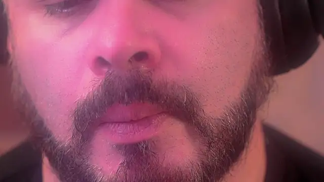 Snapshot of Sanders_White chatting on January 10, 2026, 3:30 am Sanders White online show from January 10, 2026, 3:30 am