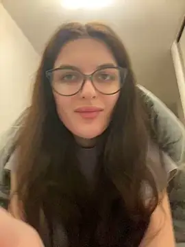 little belucci online show from February 6, 2025, 7:29 pm