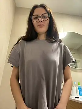 little belucci online show from February 6, 2025, 10:32 pm